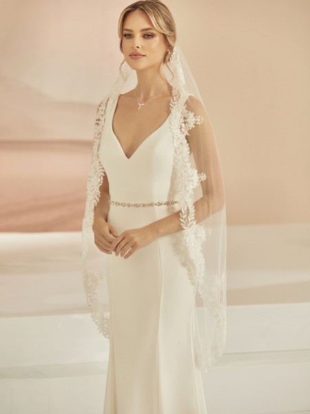 Bianco Ivory Single Tier Sequinned Floral Lace Fingertip Veil S412