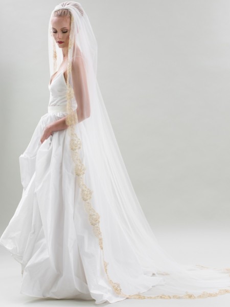 Joyce Jackson Naples Single Tier Gold Lace Edge Veil