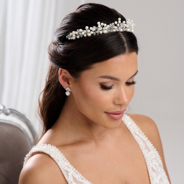 Arianna Adore diadème de mariage classique en perles et cristal AR649