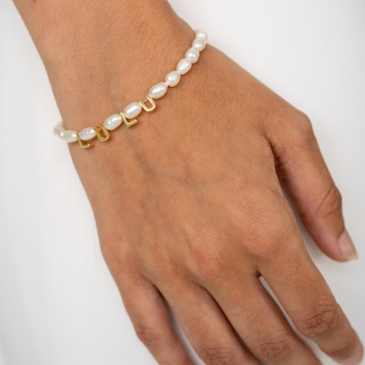 Arianna Bracciale di perle con nome personalizzato in oro ARW681