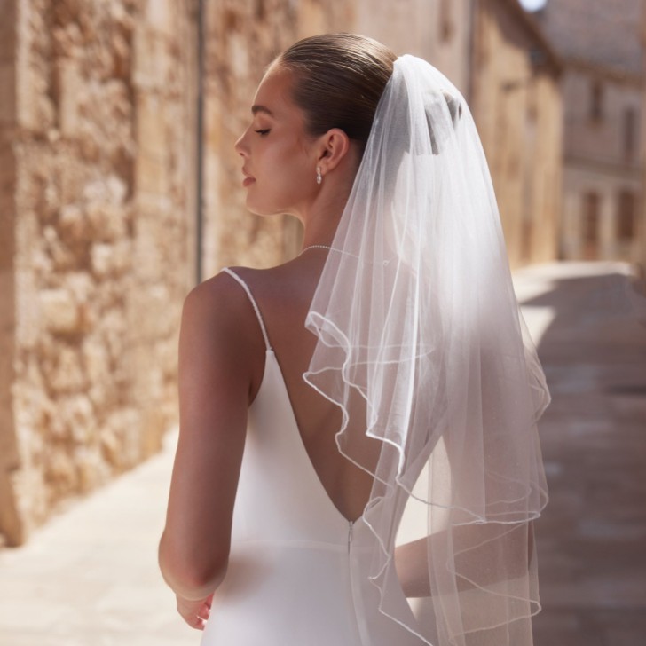 Bianco Avorio Velo corto a due livelli in tulle glitterato con bordo in perle di vetro S494