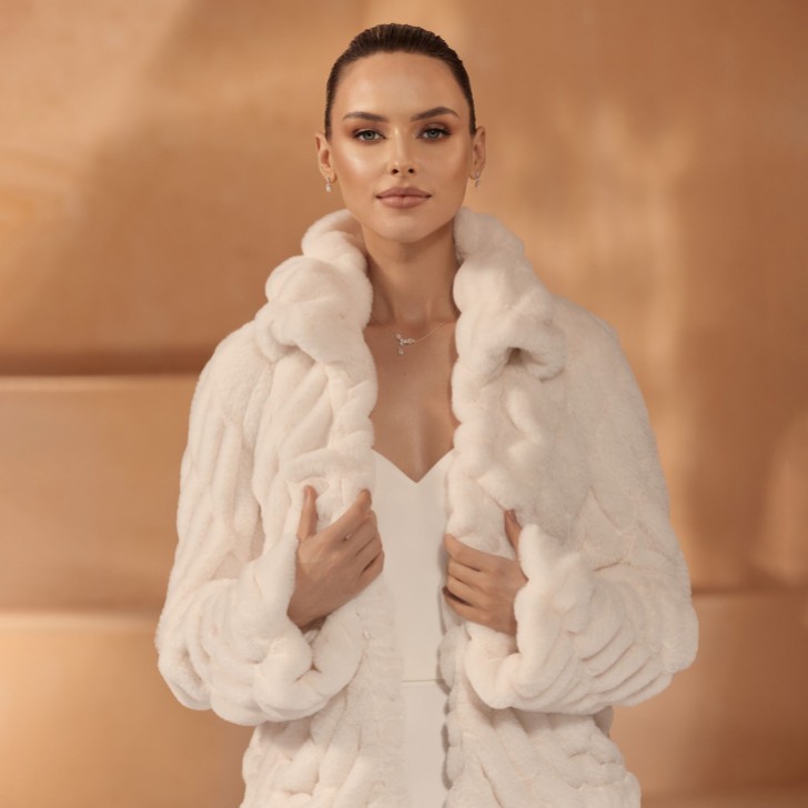 Bianco Ivory Faux Fur Long Sleeve Wedding Jacket E445