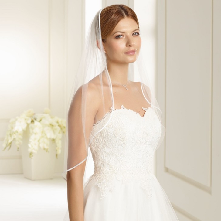 Bianco Ivory Single Tier Satin Edge Waist Length Veil (voile à la taille) S136