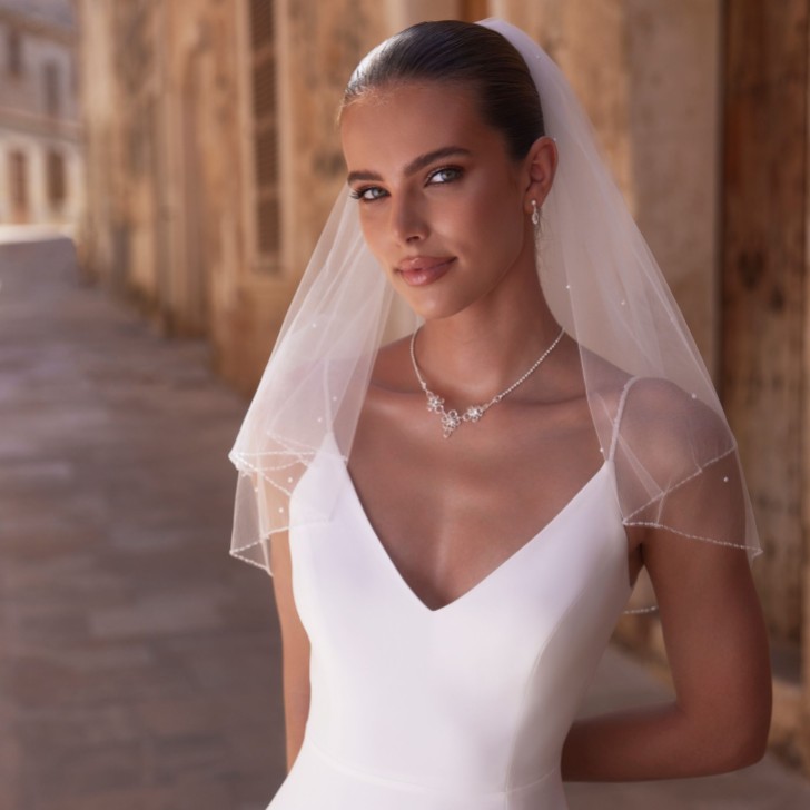 Bianco Ivory Two Tier Beaded Edge Short Veil with Scattered Pearls S524