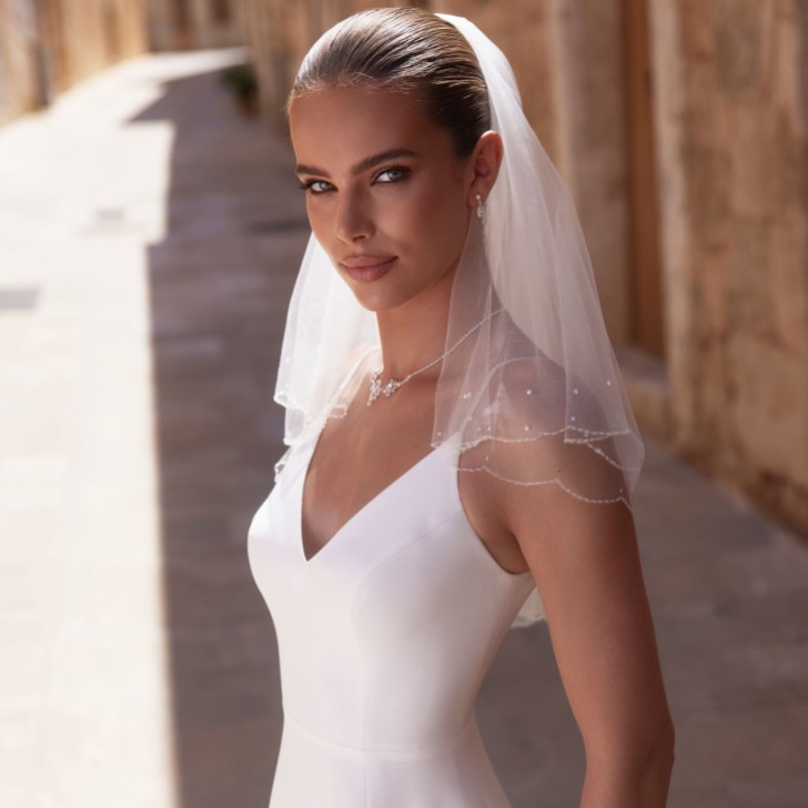 Bianco Ivory Two Tier Scalloped Beaded Edge Short Veil S523