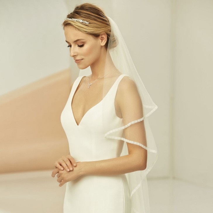 Bianco Ivory Waterfall Effect Fingertip Veil with Narrow Lace Edge S365