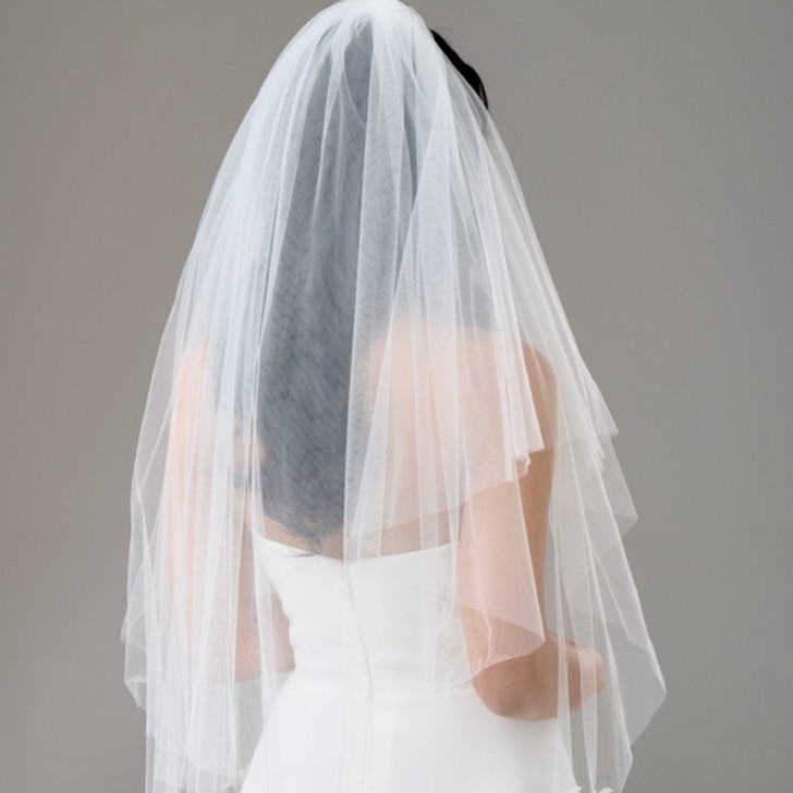 Bloomington Ivory Two Tier Cut Edge Veil with Floral Motifs (voile à deux étages à bords coupés avec motifs floraux)