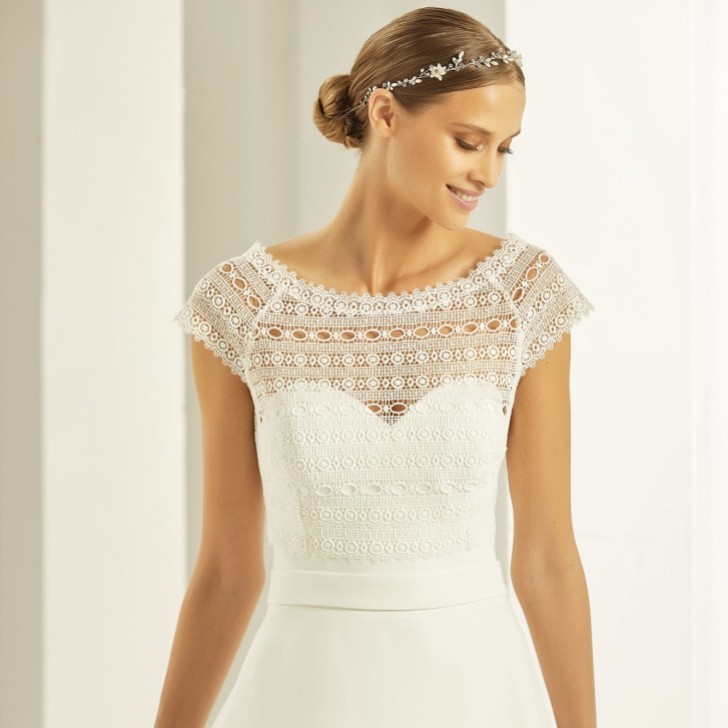 Bolero da sposa bianco avorio in pizzo boho a maniche corte E278