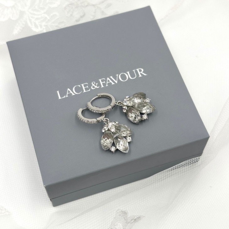 Emille Vintage - Boucles d'oreilles Huggie avec gouttes de cristal