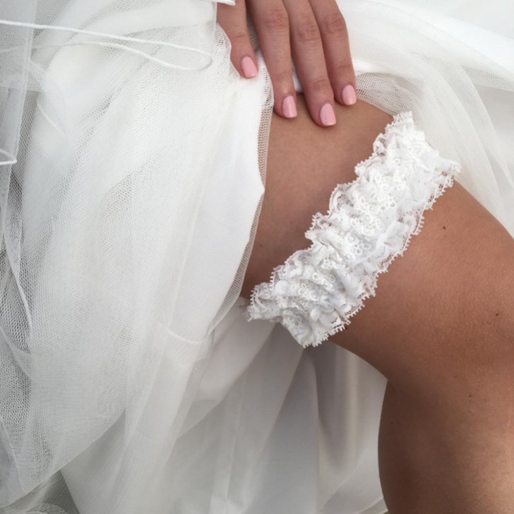 Giarrettiera da sposa classica in pizzo avorio Honesty