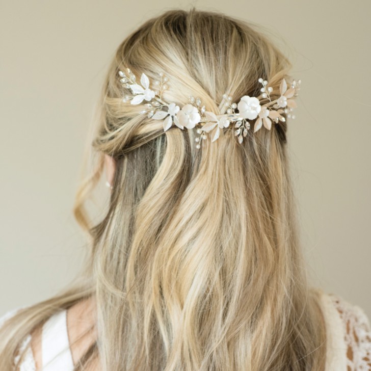 Ivory and Co Barrette à cheveux Bloom en cristal et perles avec croissant floral en argent