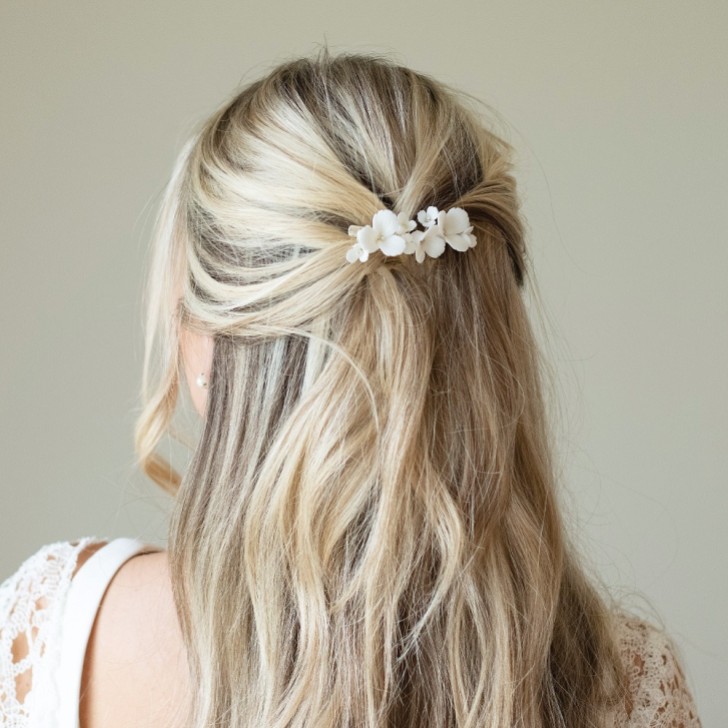 Ivory and Co Fleurs de sureau en céramique Pince à cheveux délicate pour mariage