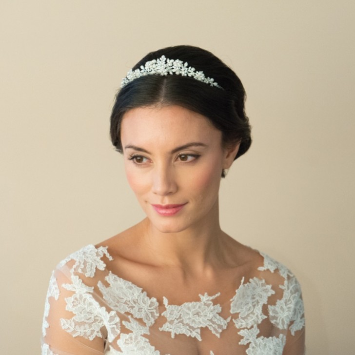 Ivory and Co Tiara da sposa floreale Sophie con perle e cristalli