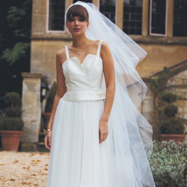 Joyce Jackson Phoenix Voile de tulle à deux étages avec bord brut