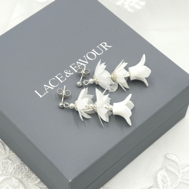 Lilybelle - Pendants d'oreilles floraux ivoire