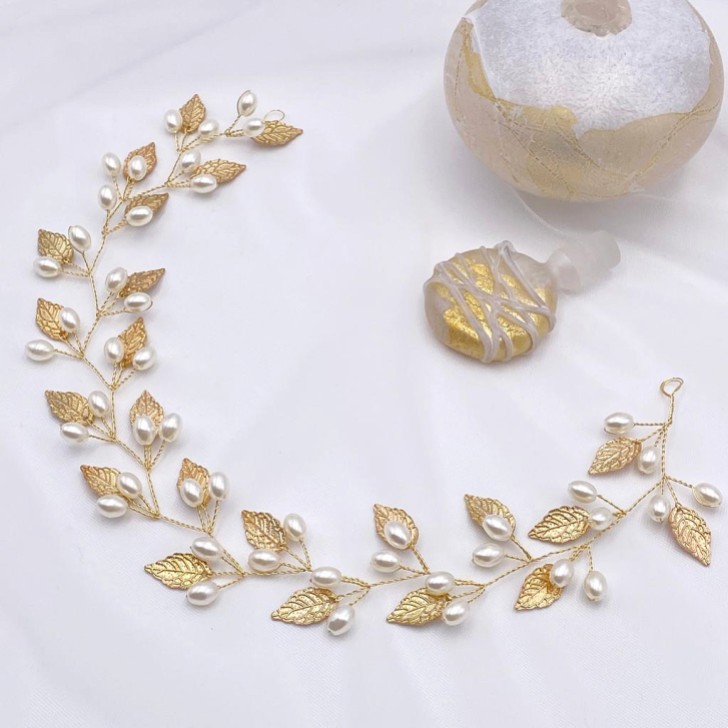 October Gold Leaves and Pearls Long Wedding Hair Vine (en anglais)