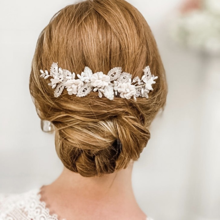 Peigne à cheveux Sabrina en feuilles perlées et fleurs en cristal opale Blush