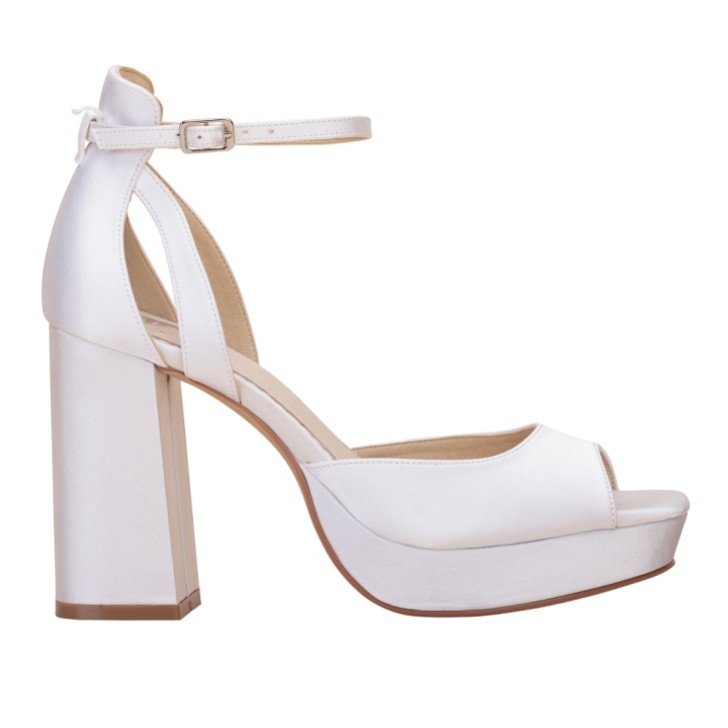 Perfect Bridal Camden Dyeable Ivory Satin Block Heel Platform Sandals (Sandales à talon bloc en satin ivoire)