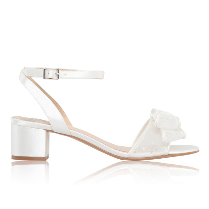 Perfect Bridal Chloe Ivory Polka Dot Mesh Low Block Heel Sandals (Sandales à petits talons en maille à pois)