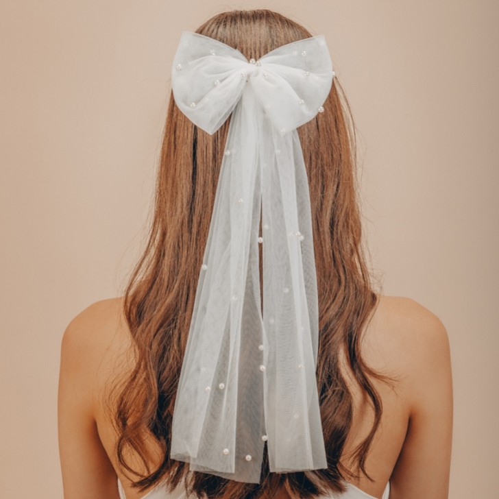 Perfect Bridal Elfenbeinfarbene Tüll-Perlen-Haarschleife für die Braut