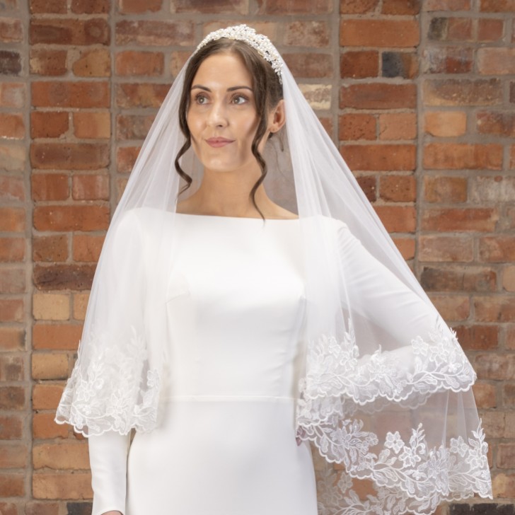 Perfect Bridal Ivory Two Tier Wide Floral Lace Edge Short Veil