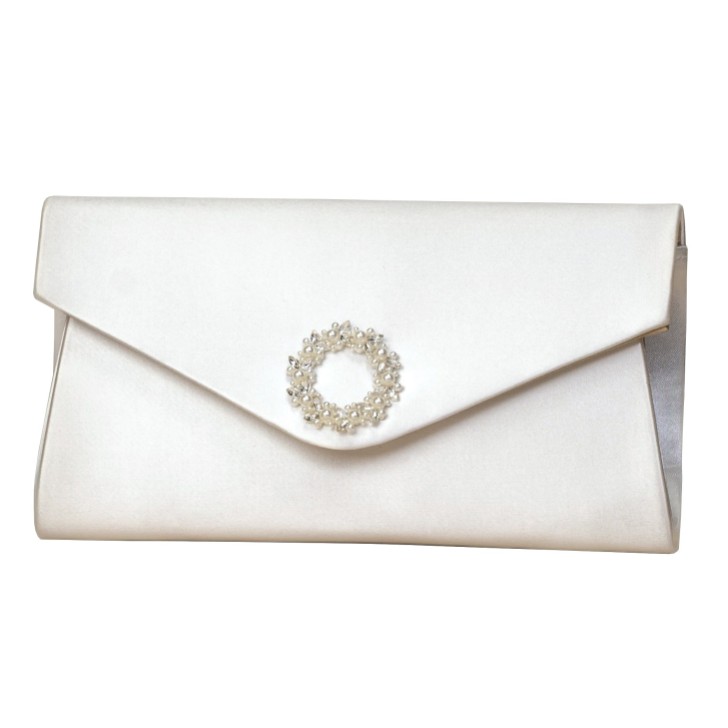 Perfect Bridal Pochette enveloppante Bridget en satin ivoire teintable avec broche perlée