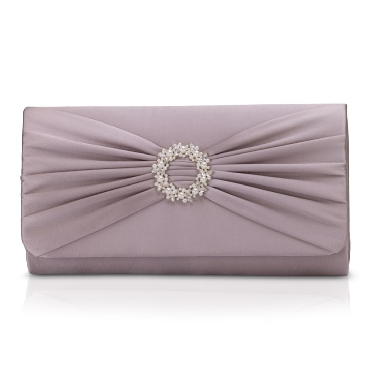 Perfect Bridal Pochette Harlow en satin taupe avec broche perlée