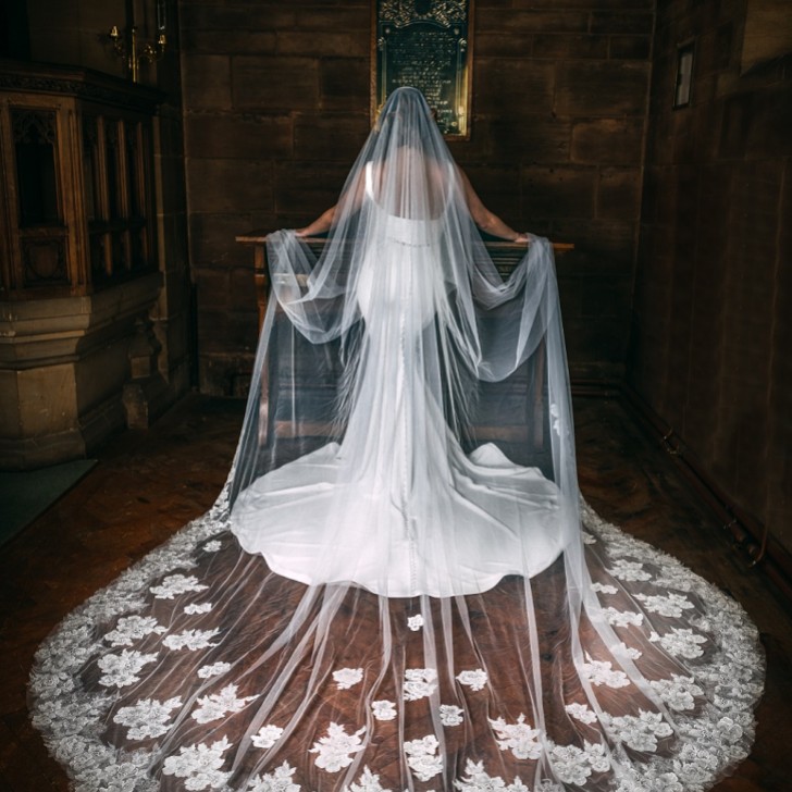 Perfect Bridal Voile cathédrale en dentelle florale perlée à un étage, ivoire, avec motifs