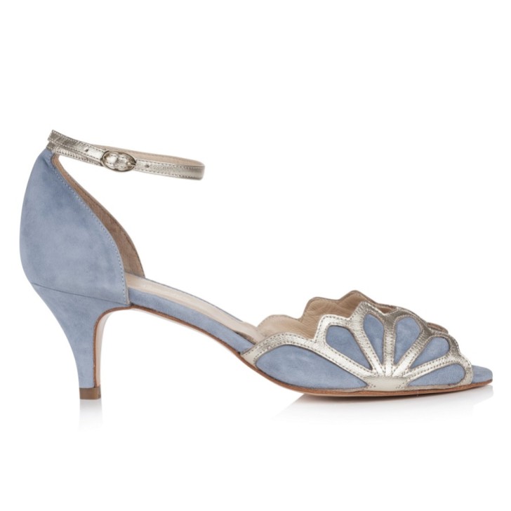 Rachel Simpson Isadora Dusky Blue Suede Low Heel Ankle Strap Sandals (Sandales en daim à petits talons)