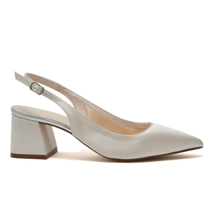 Rainbow Club Haselnussbraune, färbbare Slingbacks aus Satin mit niedrigem Blockabsatz