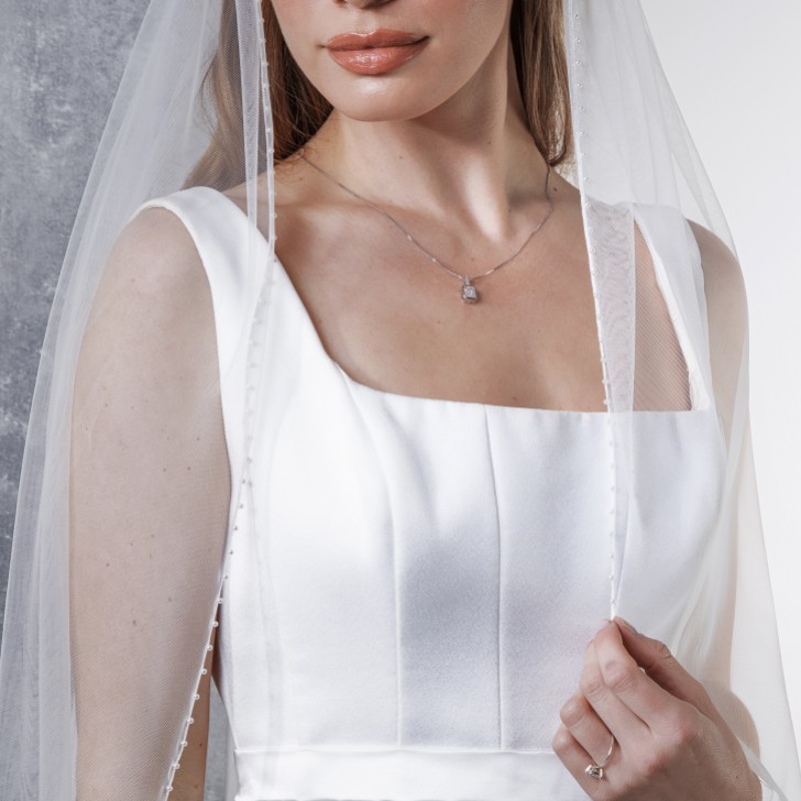 Rainbow Club Hydrangea Ivory Single Tier Pearl Edge Fingertip Veil (voile de bout de doigt)