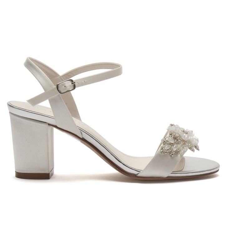 Rainbow Club Mia Ivory Satin Embellished Block Heel Sandals (Sandales à talons hauts en satin ivoire)