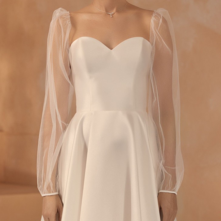 Robe à manches longues en tulle blanc ivoire