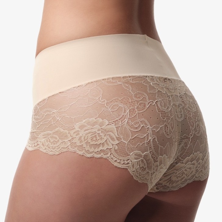 Short de mariée nude en dentelle à taille moyenne