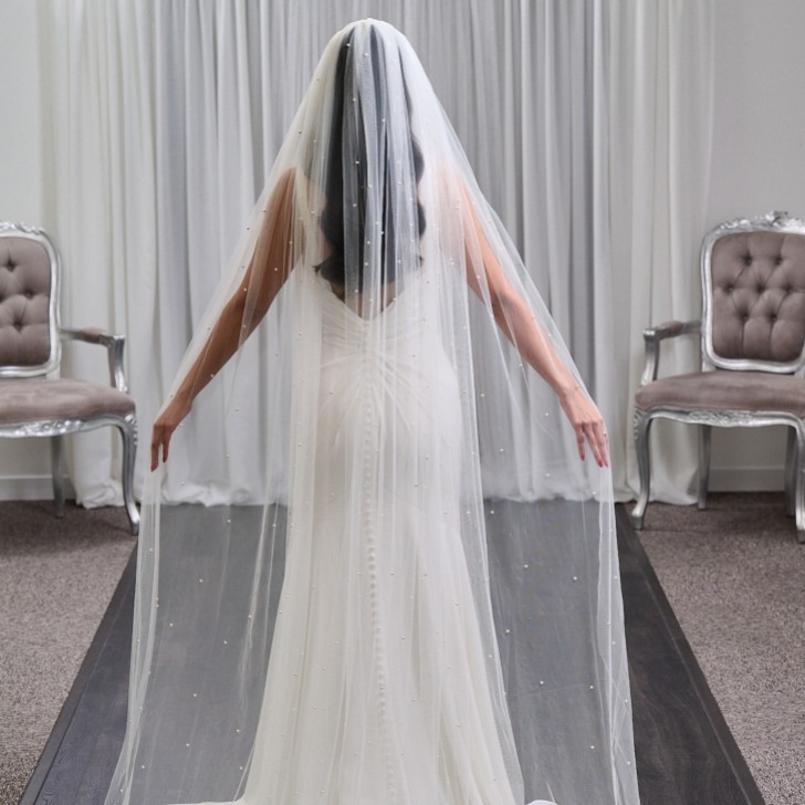 Voile Marlow à un étage en tulle italien avec perles dispersées