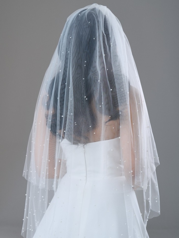 Bellavue Ivory Two Tier Scattered Pearl Veil with Cut Edge (Voile de perles dispersées à deux niveaux avec bord coupé)