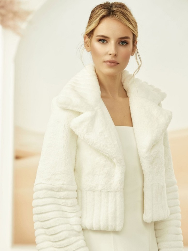 Bianco Ivory Faux Fur Long Sleeve Bridal Jacket with Collar E314