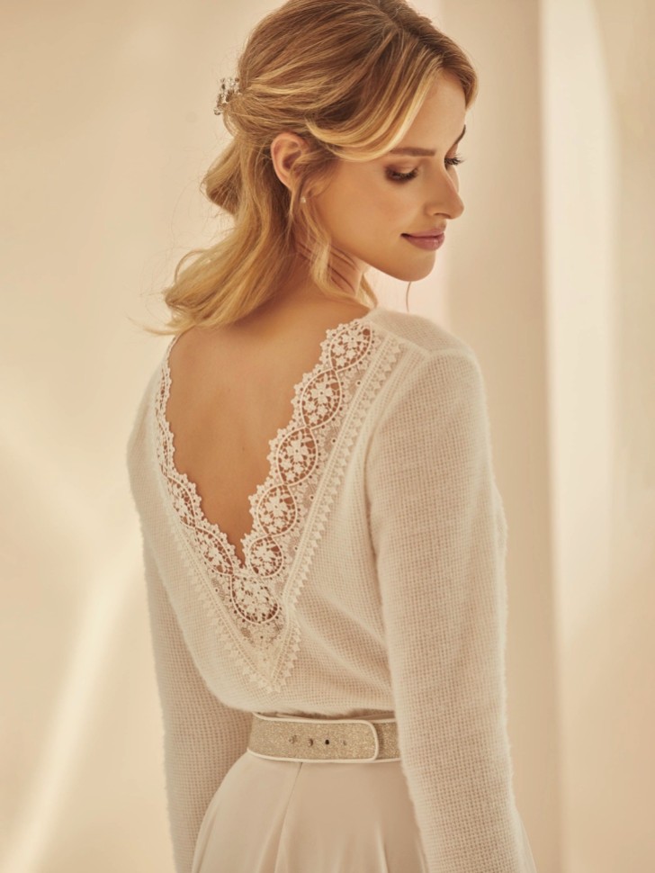 Bianco Ivory Knitted Lace V Back Long Sleeve Bridal Sweater E344