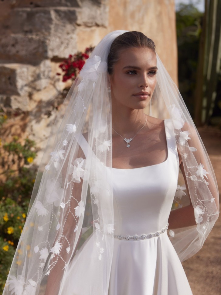 Bianco Ivory Single Tier Floral Embroidered Cathedral Veil S520