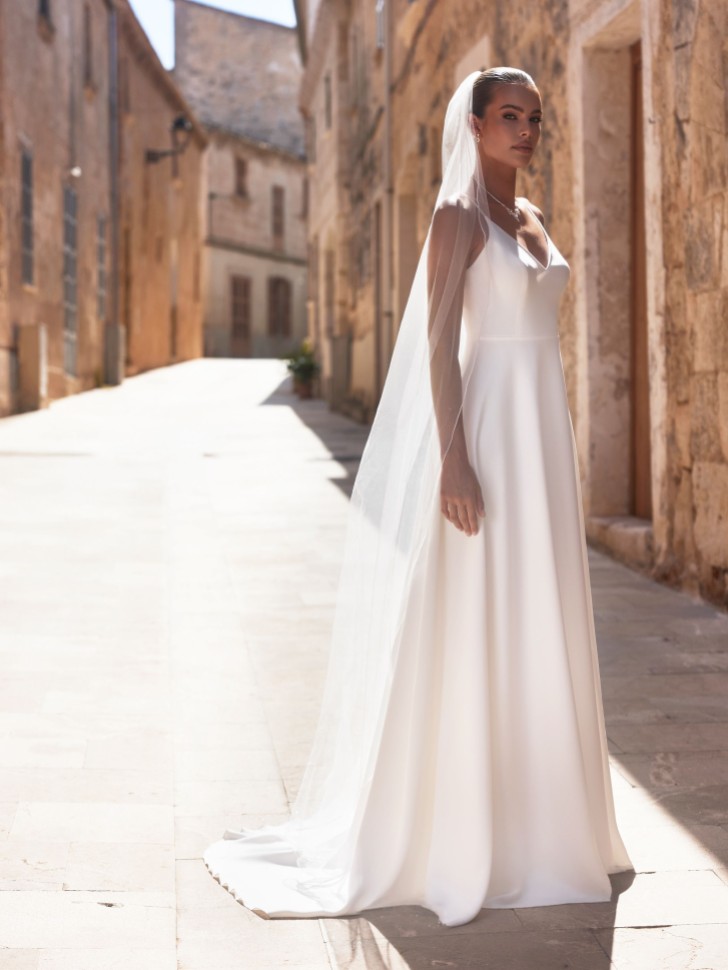 Bianco Ivory Single Tier Glitter Tulle Floor Length Veil with Glass Bead Edge S522 (voile de sol en tulle pailleté à un seul étage avec bordure en perles de verre)