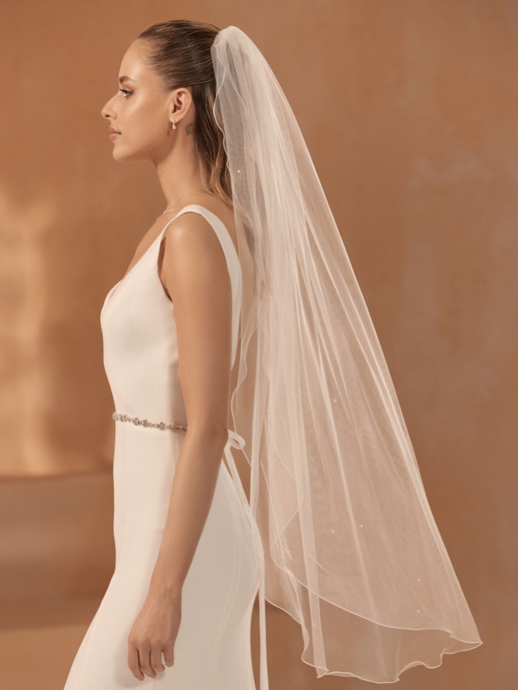 Bianco Ivory Single Tier Scattered Pearl Fingertip Veil with Corded Edge S475