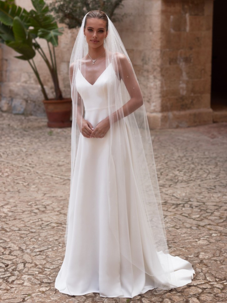 Bianco Ivory Single Tier Scattered Pearl Floor Length Veil (voile de sol) S525