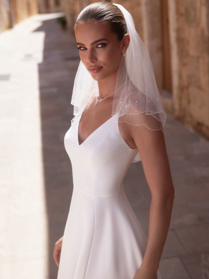 Bianco Ivory Two Tier Scalloped Beaded Edge Short Veil S523