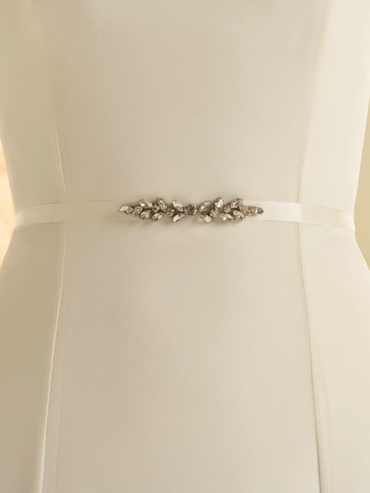 Ceinture de mariage en satin étroit Bianco avec détails en cristal