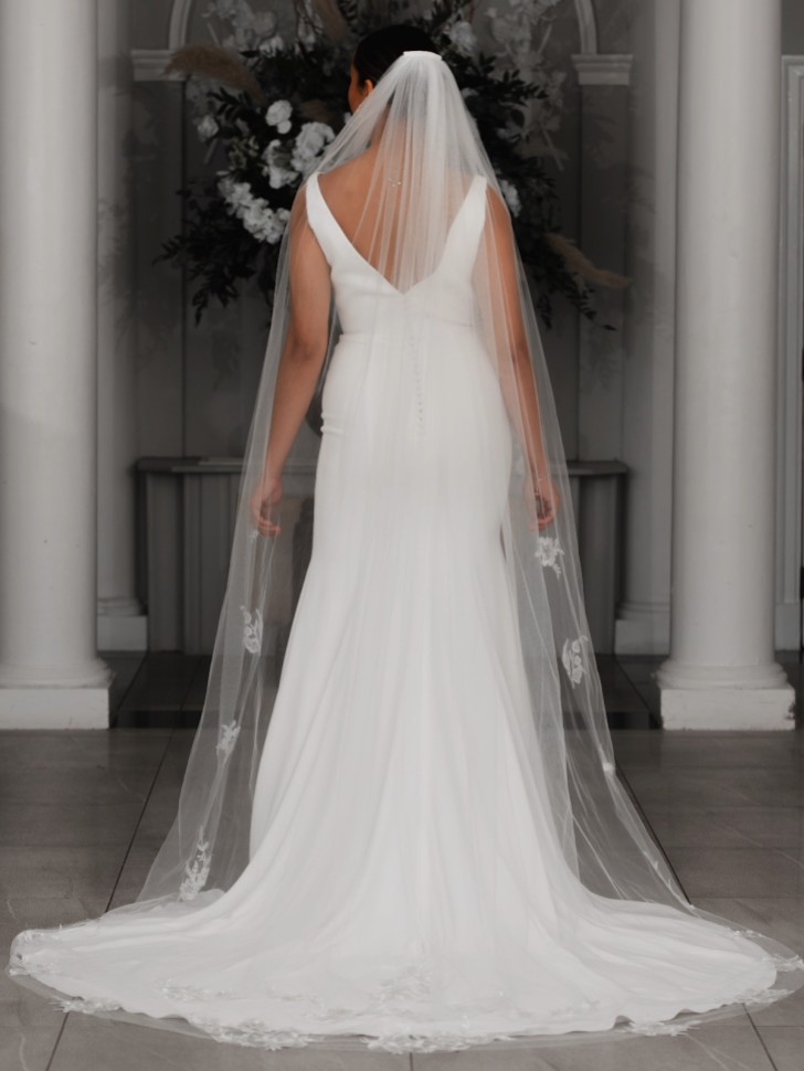 Linzi Jay Long Ivory Single Tier Bridal Veil with Floral Appliques LA607