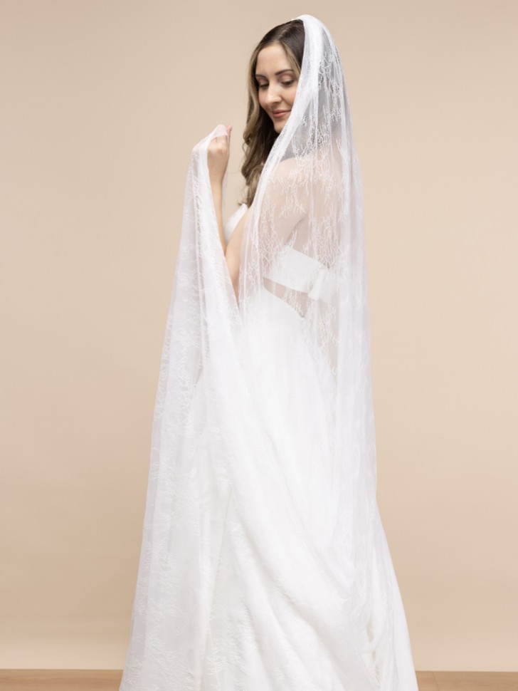Perfect Bridal Ivory Single Tier Chantilly Lace Tulle Cathedral Veil