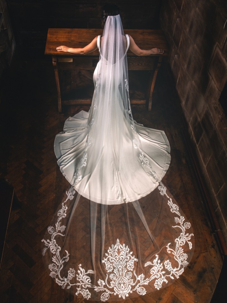 Perfect Bridal Velo da cattedrale in pizzo ornato avorio a un solo livello