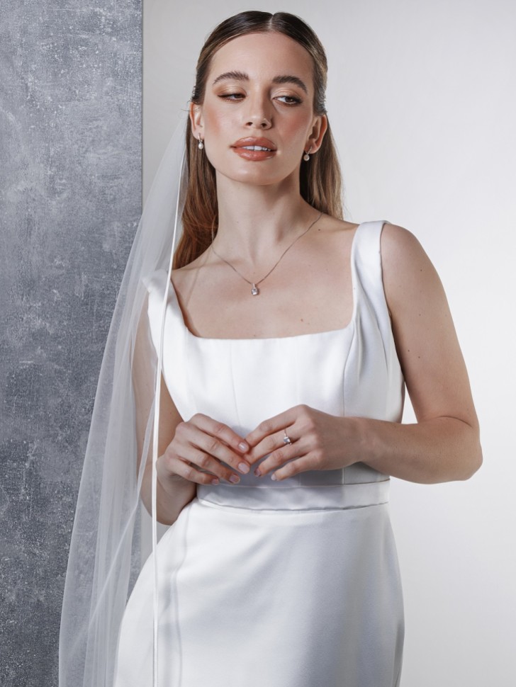 Rainbow Club Snapdragon Ivory Single Tier Satin Edge Chapel Veil (voile de chapelle)