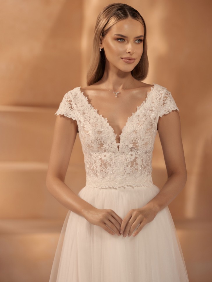 Top de mariée blanc ivoire à paillettes et dentelle col V E434