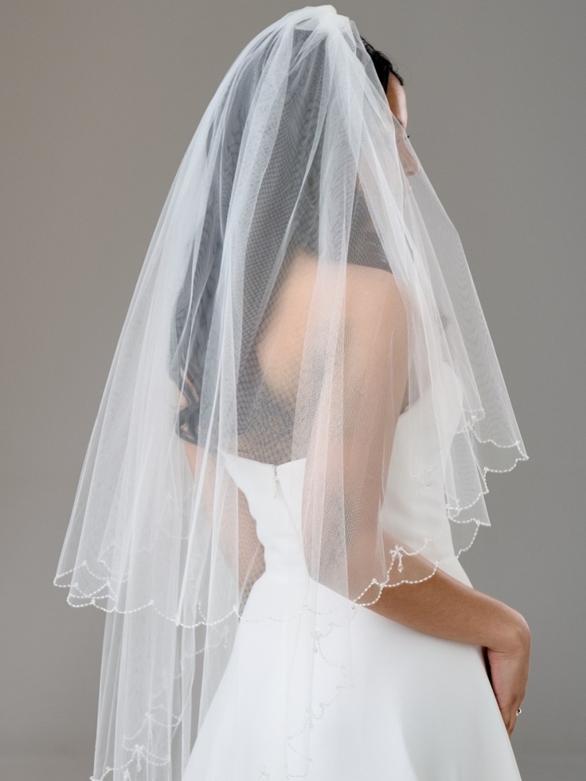 Photograph: Atlanta - Voile à deux étages avec bord festonné et perles, avec gouttes de cristal